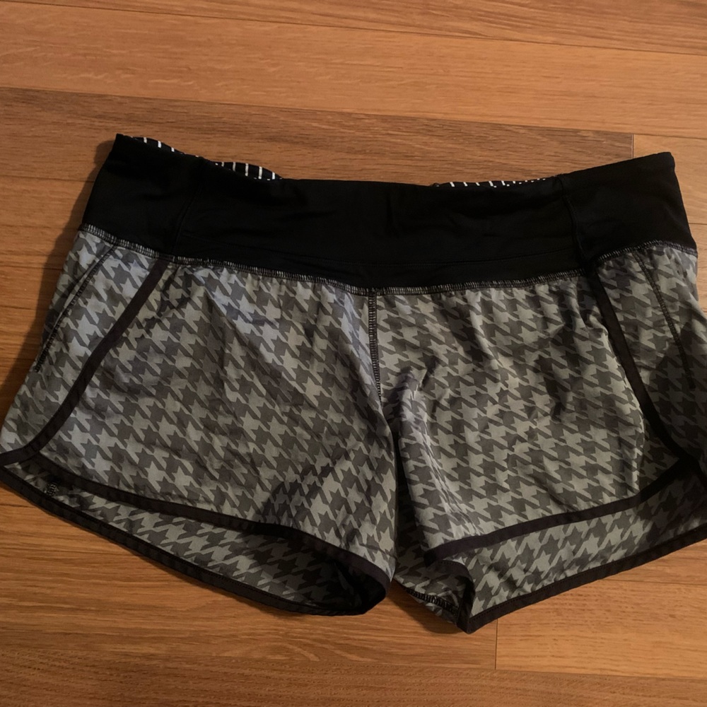 Lululemon sport workout athletic gym shorts size 10